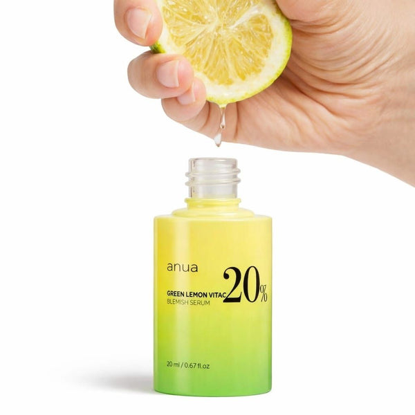 Routine skincare con Anua Green Lemon Vita C Blemish Serum 20 ml, per una pelle visibilmente più luminosa e uniforme.
