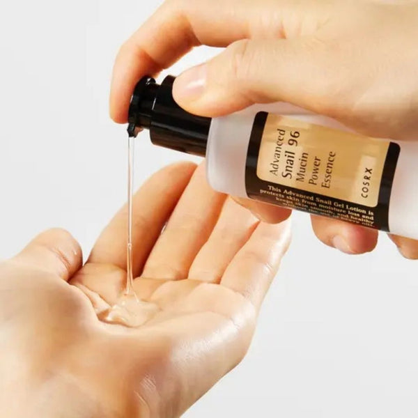 Texture COSRX Advanced Snail 96 Mucin Power Essence 100 ml, essenza viso leggera e idratante con bava di lumaca