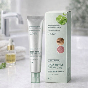 Crema viso coreana VT Cosmetics Cica Reti-A Cream 0.05 in contesto lifestyle minimal per routine skincare serale