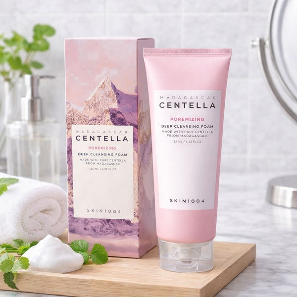 Prodotto SKIN1004 Madagascar Centella Ampoule Foam con confezione in ambiente skincare