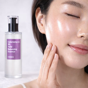 COSRX Galactomyces 95 Tone Balancing Essence essenza viso coreana in ambientazione lifestyle
