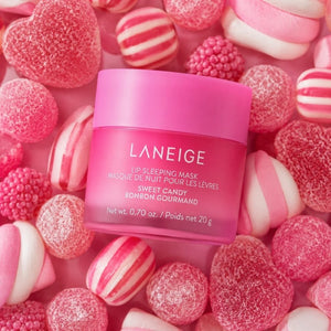 Laneige Lip Sleeping Mask Sweet Candy utilizzata nella skincare routine serale per labbra morbide e luminose