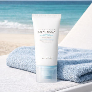 SKIN1004 Madagascar Centella Hyalu-Cica Water-Fit Sun Serum SPF50+ PA++++ 50 ml, protezione solare quotidiana con un effetto idratante e lenitivo per la pelle