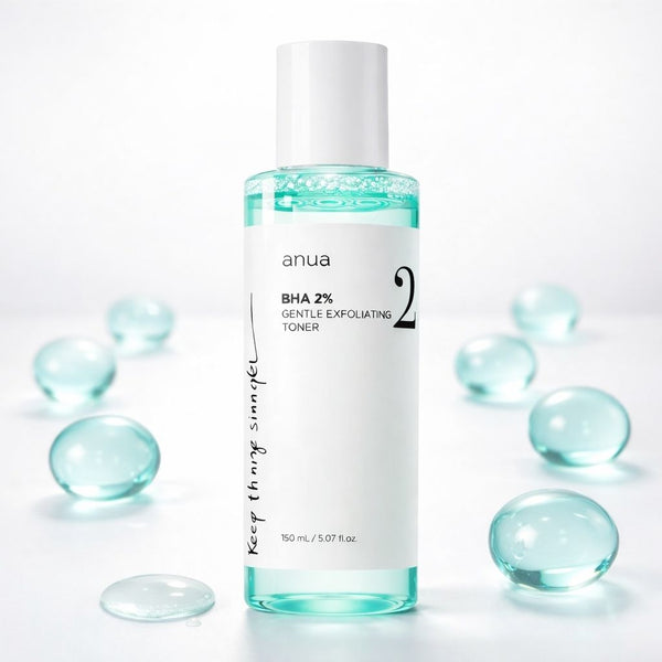 Tonico viso coreano Anua BHA 2 Gentle Exfoliating Toner in ambiente skincare